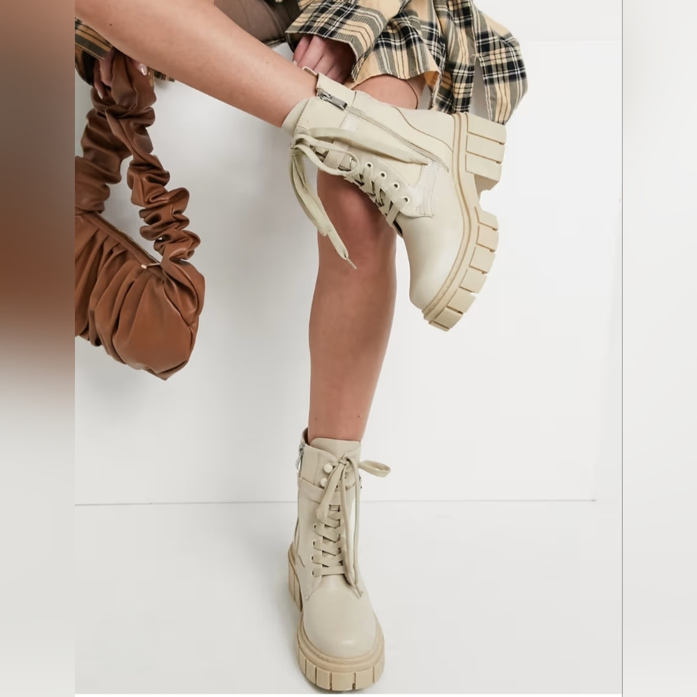 Simmi London Kai-2 Chunky Lace-up Platform Boots with Buckles in Stone Size 9